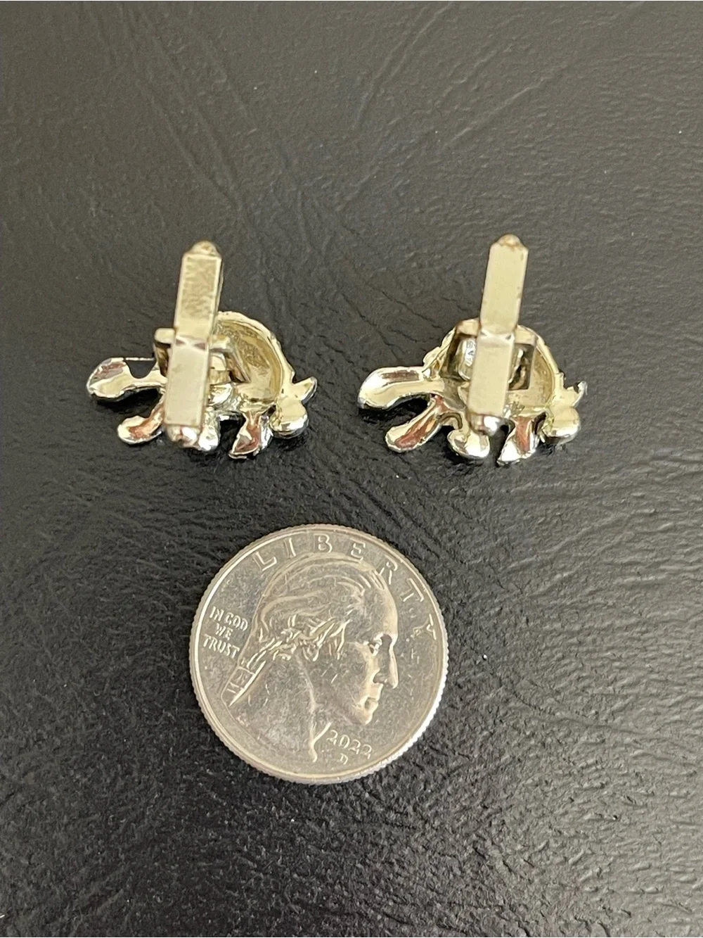 Vintage silver tone Turtle cuff links.